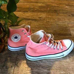 🌻 Coral / Peach Hightop Converse Chucks